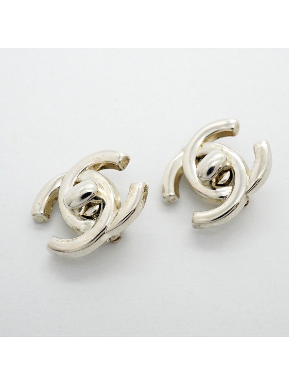 Chanel Earrings Vintage CC Logo Turnlock Metal Silver - Picture 2 of 7